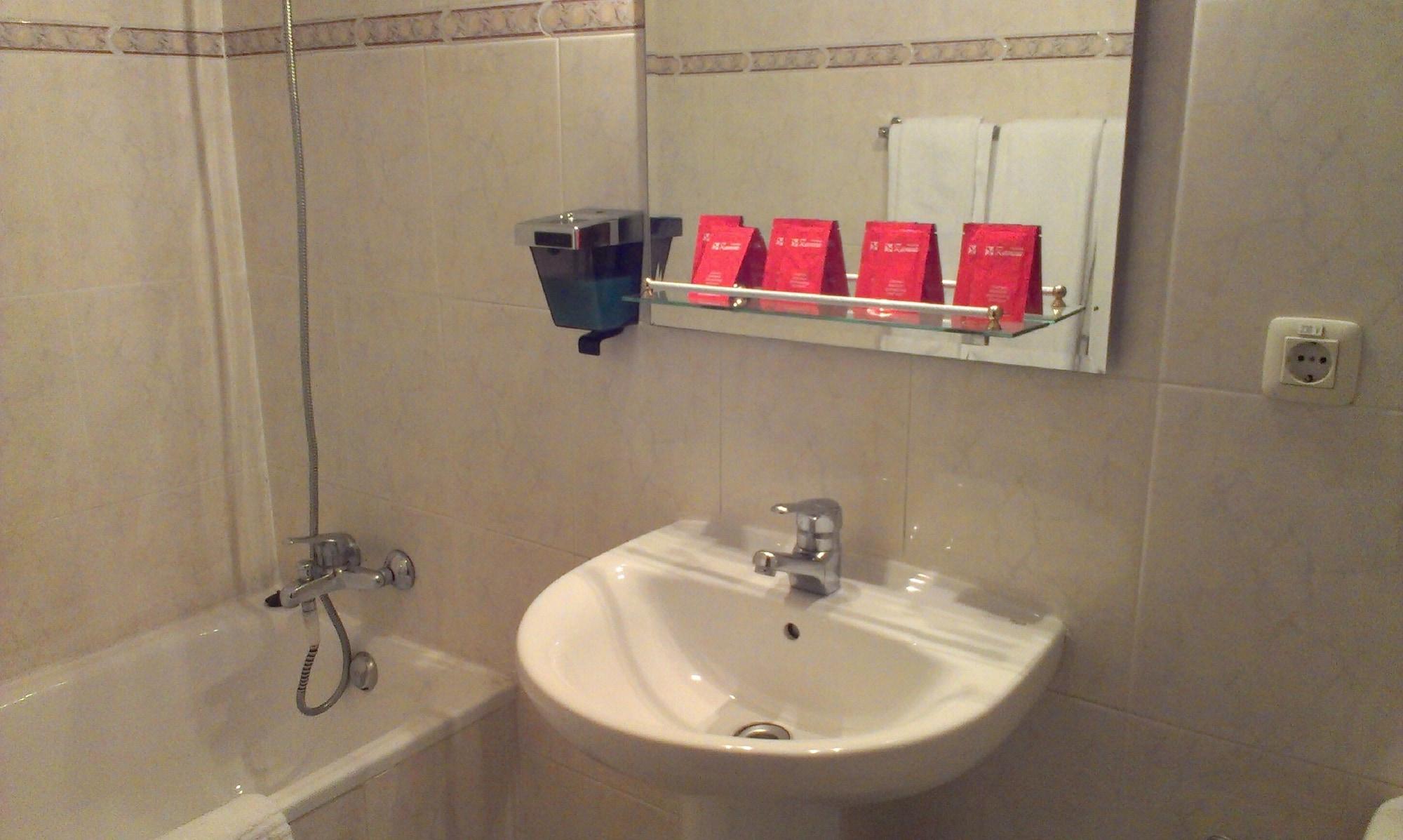 Hostal Zamora Madrid Buitenkant foto