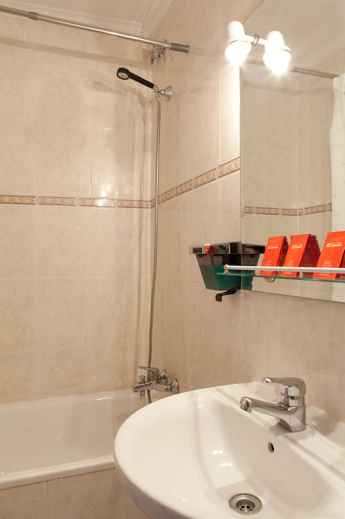 Hostal Zamora Madrid Buitenkant foto