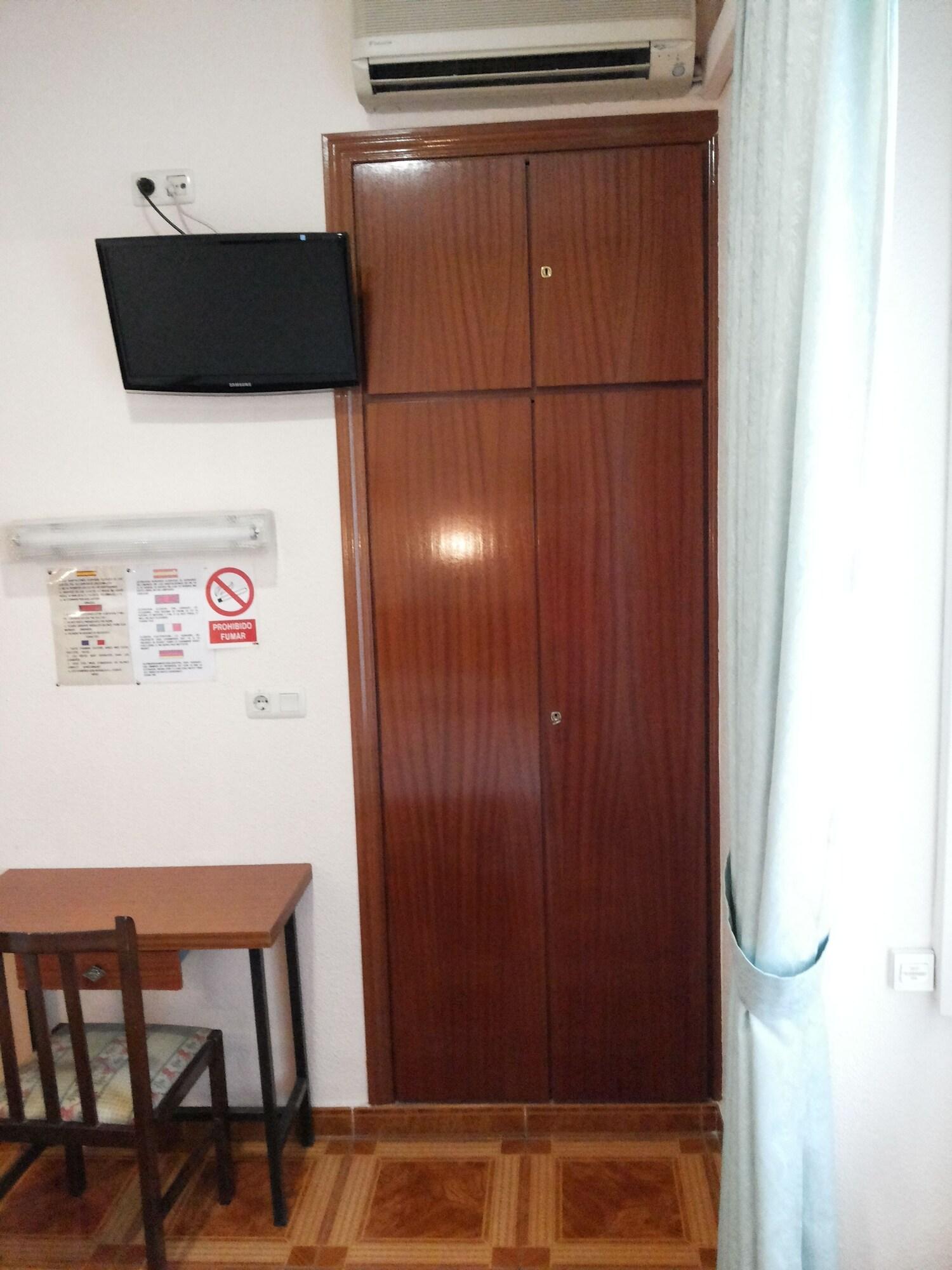 Hostal Zamora Madrid Buitenkant foto