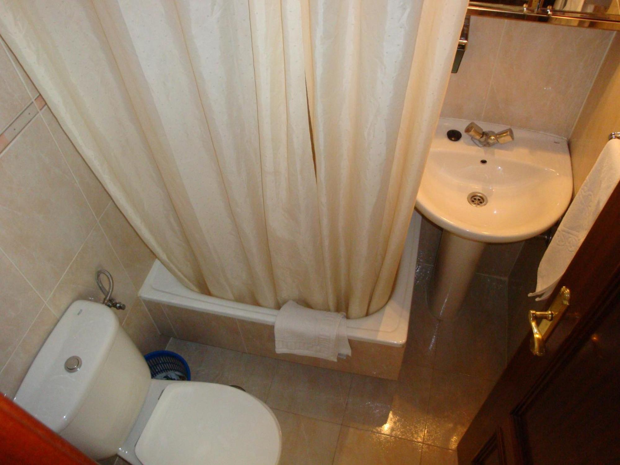 Hostal Zamora Madrid Buitenkant foto