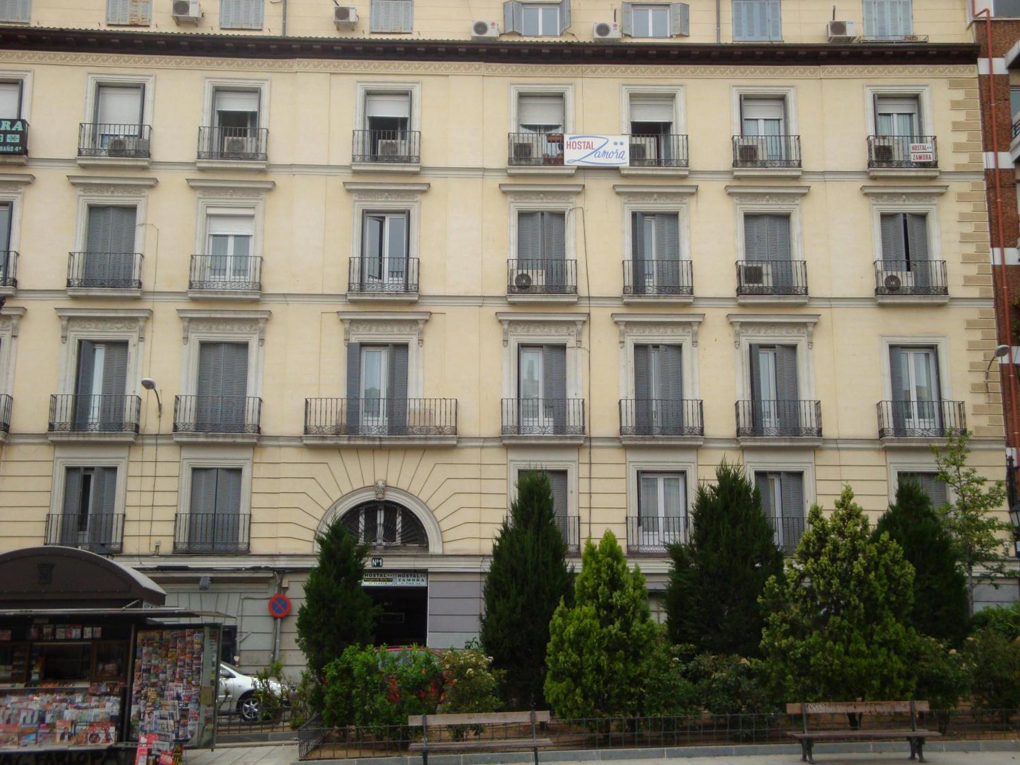 Hostal Zamora Madrid Buitenkant foto