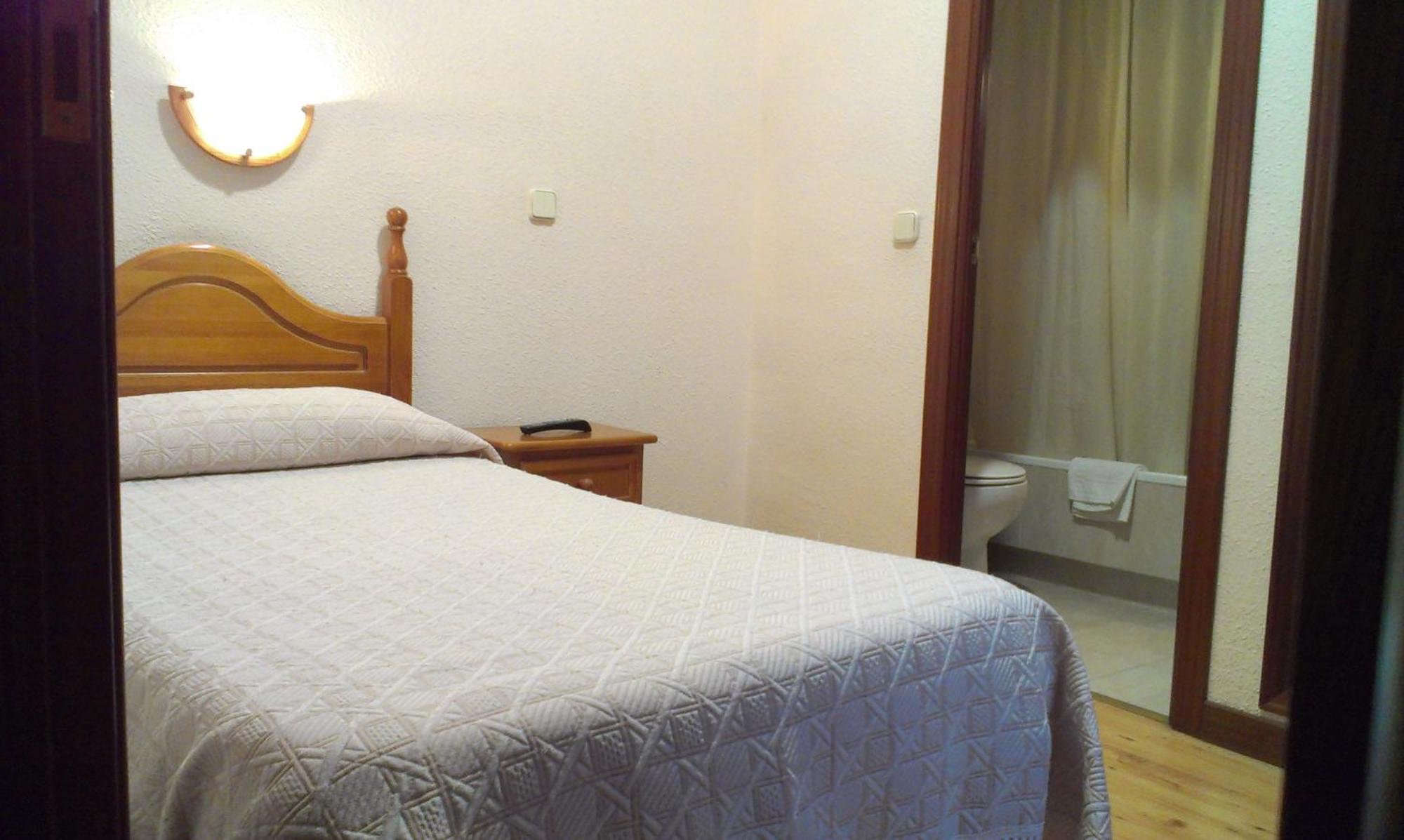 Hostal Zamora Madrid Buitenkant foto