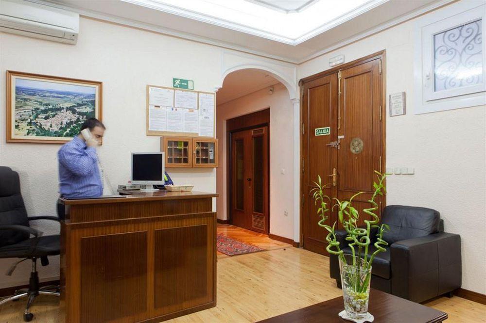 Hostal Zamora Madrid Buitenkant foto
