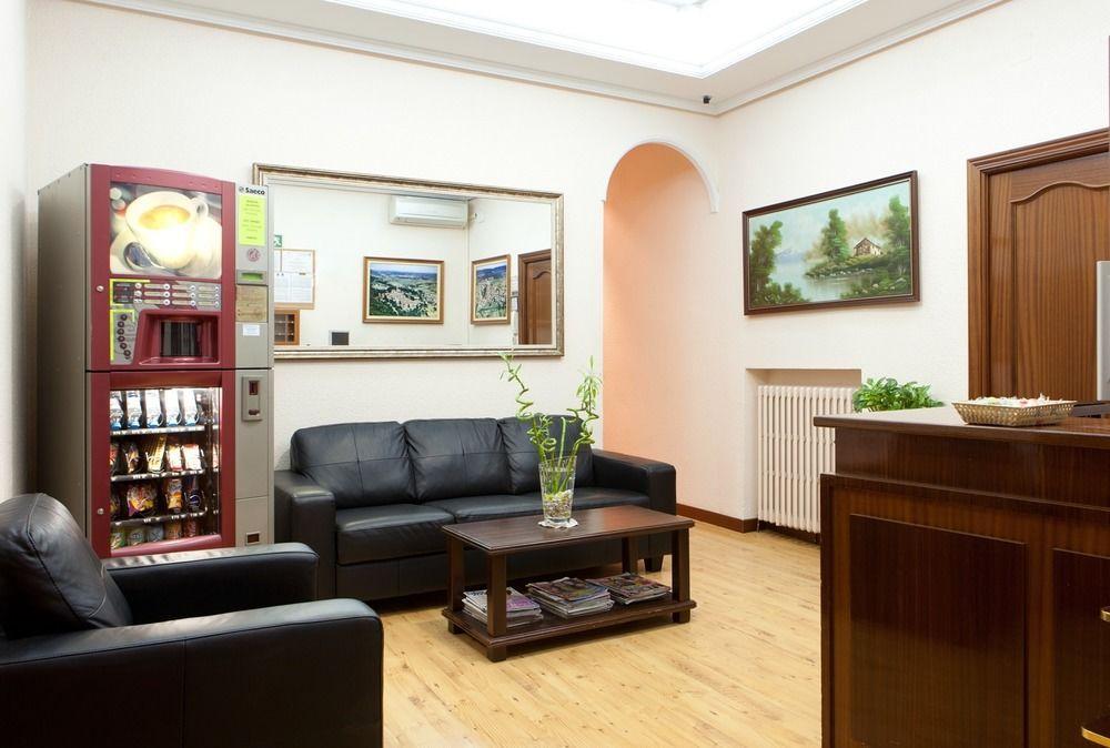 Hostal Zamora Madrid Buitenkant foto